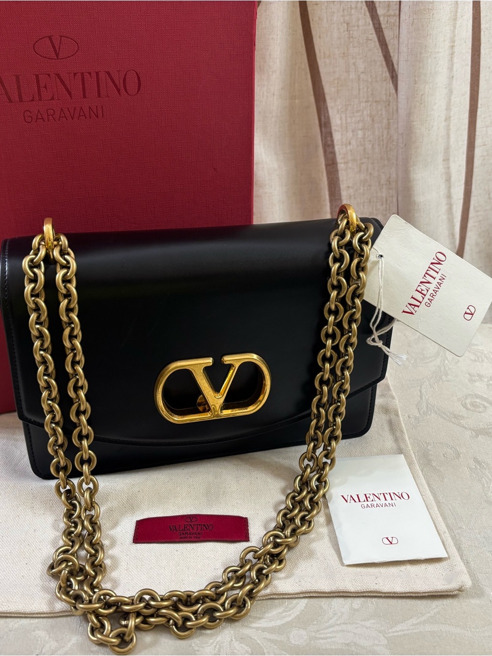 🆕 Valentino Garavani V Logo chain shoulder bag